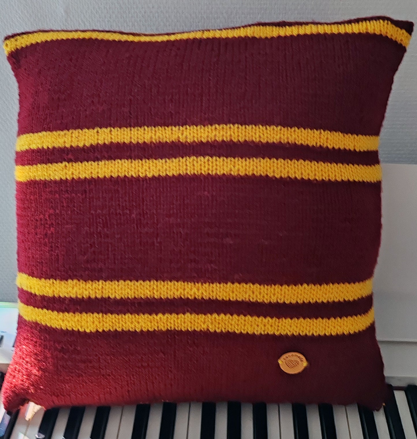 MAGIC2 Knitted Handmade Throw Pillow Harry Potter Gryffindor style Couch Decor 45 x 45 Red Wine Yellow