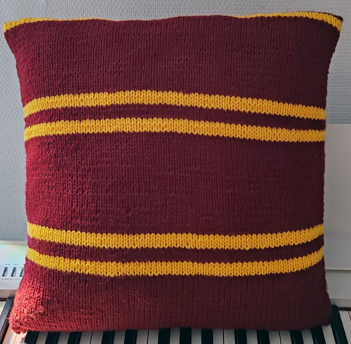 MAGIC2 Knitted Handmade Throw Pillow Harry Potter Gryffindor style Couch Decor 45 x 45 Red Wine Yellow